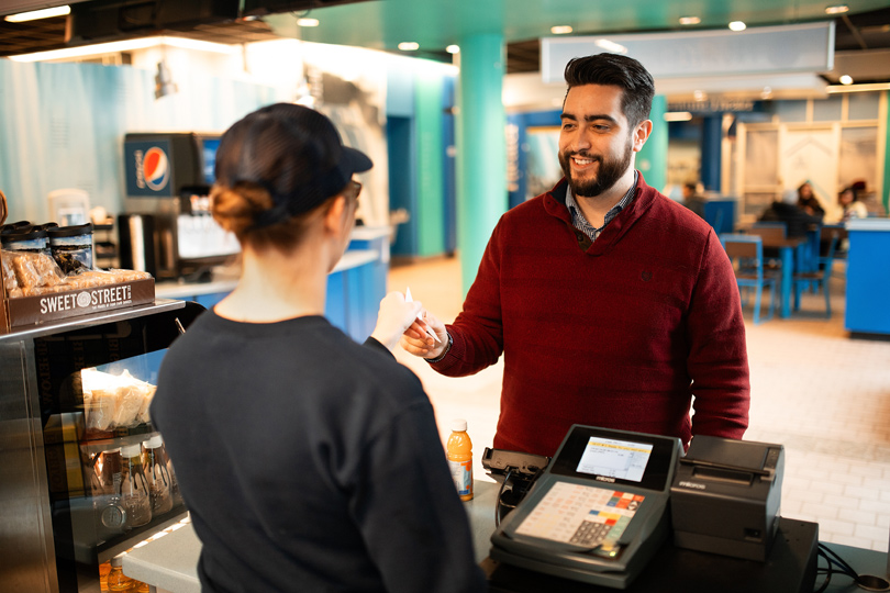 A guest purchasing food at Niagara Falls State Park